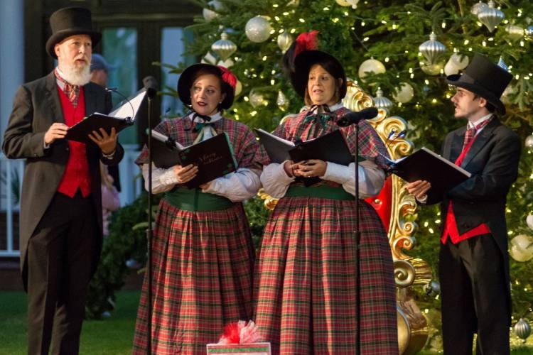 carolers at grand boulevard